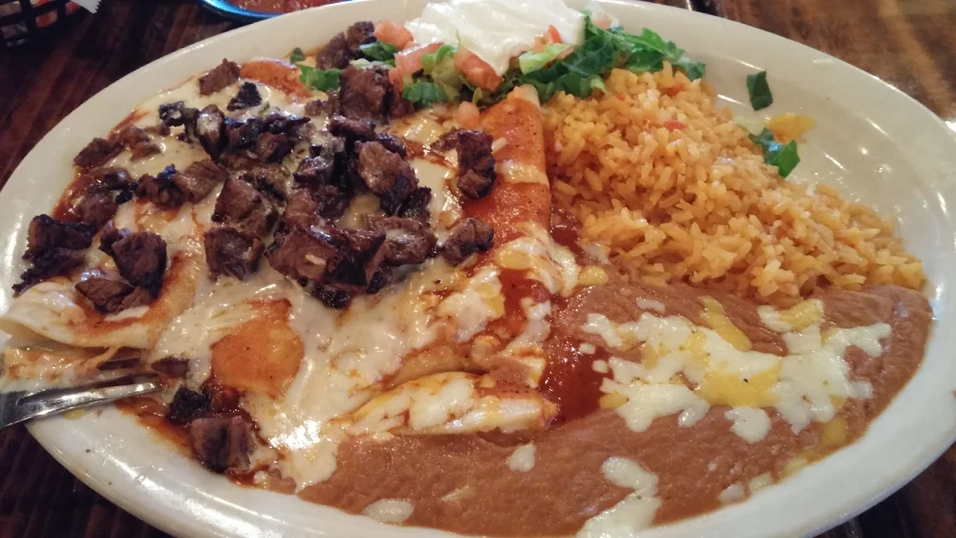 Enchiladas al Carbón - Charcoal-grilled enchiladas with salsa verde and crema